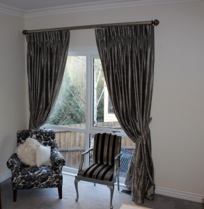 SILK-DRAPE-ON-DESIGNER-ROD-1002x1024  